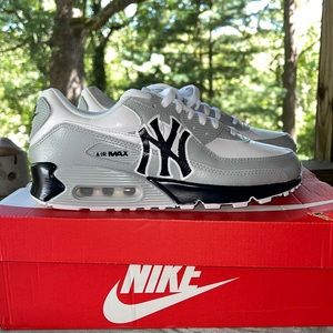 Ordered wrong size and can’t return due to the seller on Etsy. Never worn.